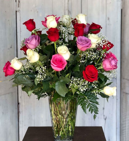 Bình 12 Hoa Hồng Đủ Màu - Mẫu 2 - Gửi Hoa Về Việt Nam