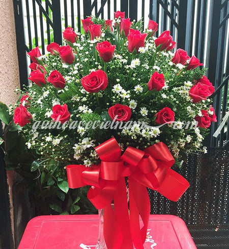 Bình 48 Hoa Hồng Đỏ - Gửi Hoa Về Việt Nam
