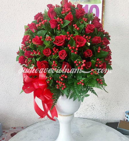 Bình 48 Hoa Hồng Đỏ - Gửi Hoa Về Việt Nam